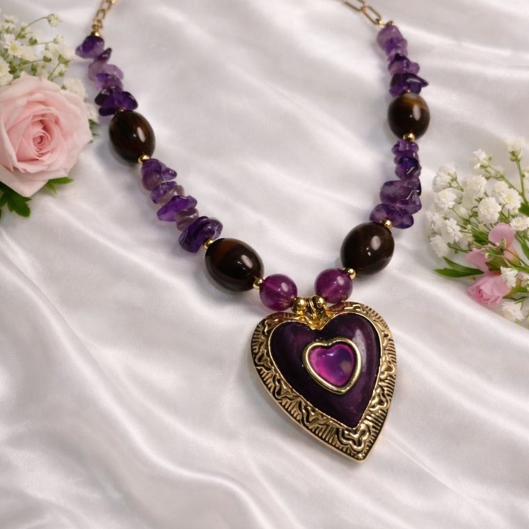 Améthyste Cœur Necklace — purple beaded statement necklace with heart pendant