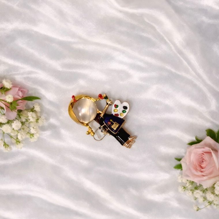 L'Artiste Brooch — alternate view