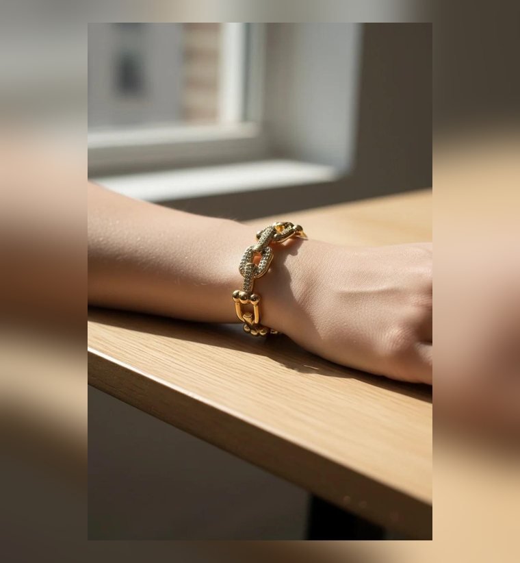 Lien Pavé Bracelet — alternate view on the wrist