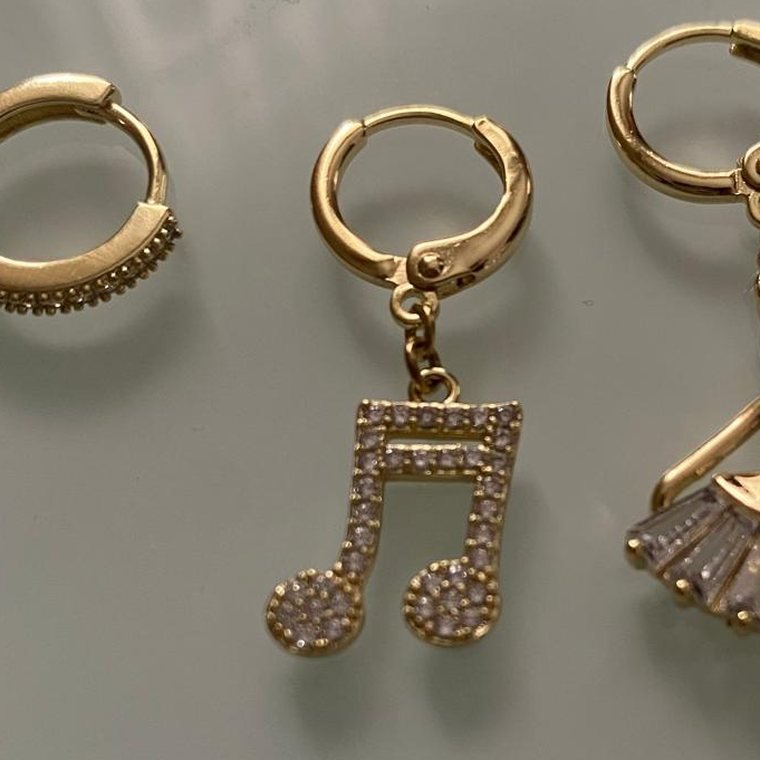 Note Helix Single — gold plated single cartilage hoop with pavé music note charm